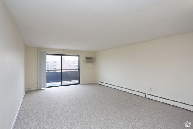 Building Photo - Studio - Watertown Square Rental