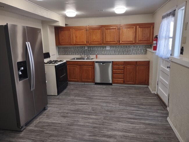 Building Photo - 780 Kilmer St Rental