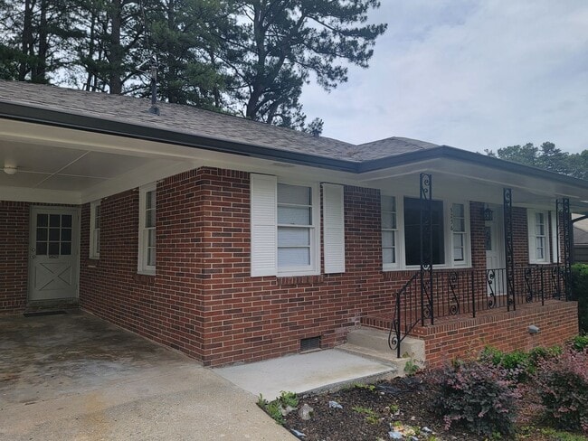 Photo - Modern Ranch Home - Full Brick - Large Eat in Kitchen with Large Granite Kitchen Island