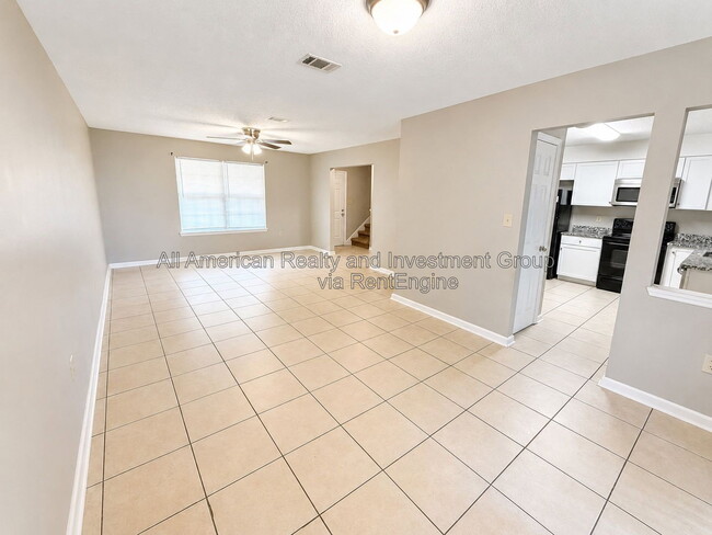 Building Photo - 939 Tanager Rd Unit 8