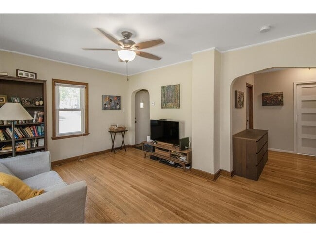Photo - 1035 Winslow Ave