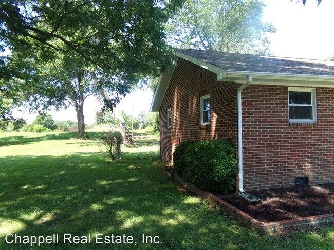 Photo - 3 br, 1 bath House - 4006 Jefferson Park Road