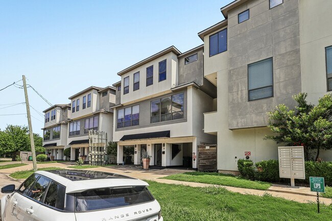 Photo - 2305 Camden Dr Unidad B