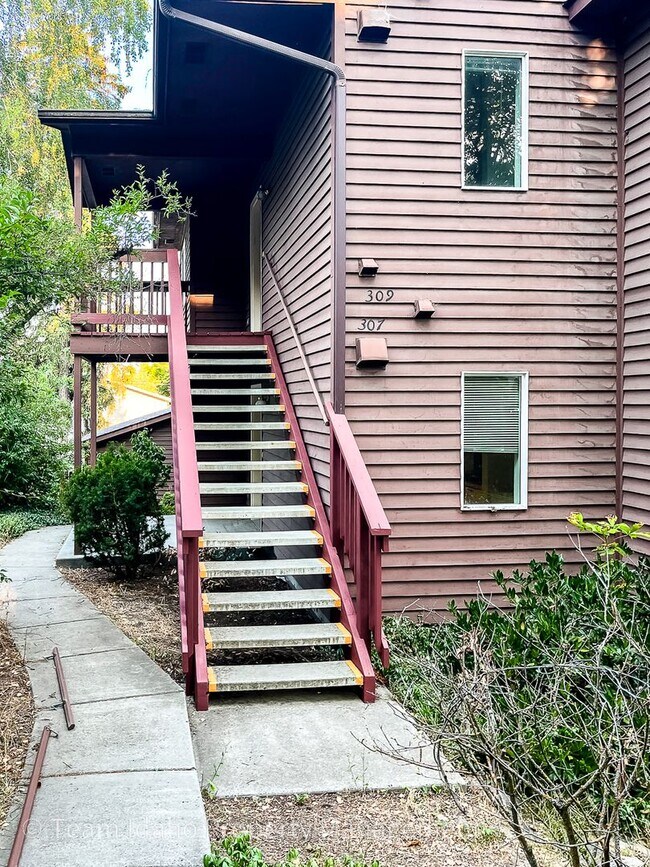 307/309 N Jefferson
