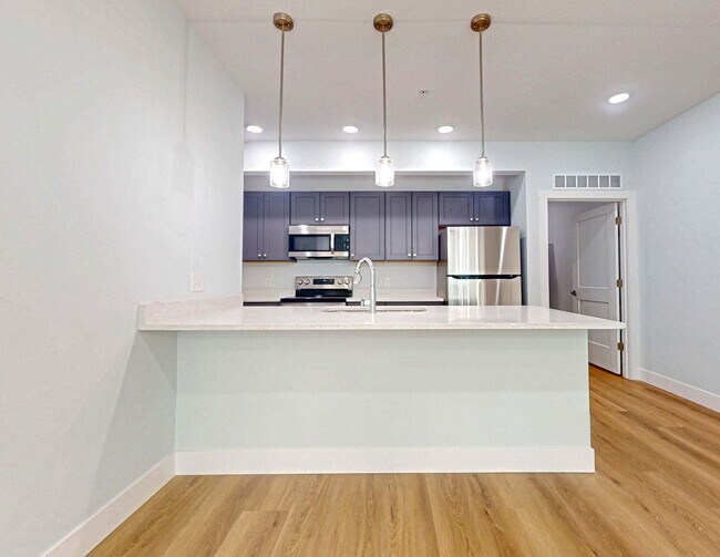 2414 N Neil