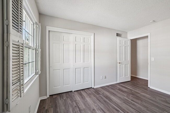 Photo - 3915 Valley Ct