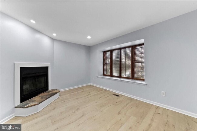 Photo - 11 Algonquin Ct