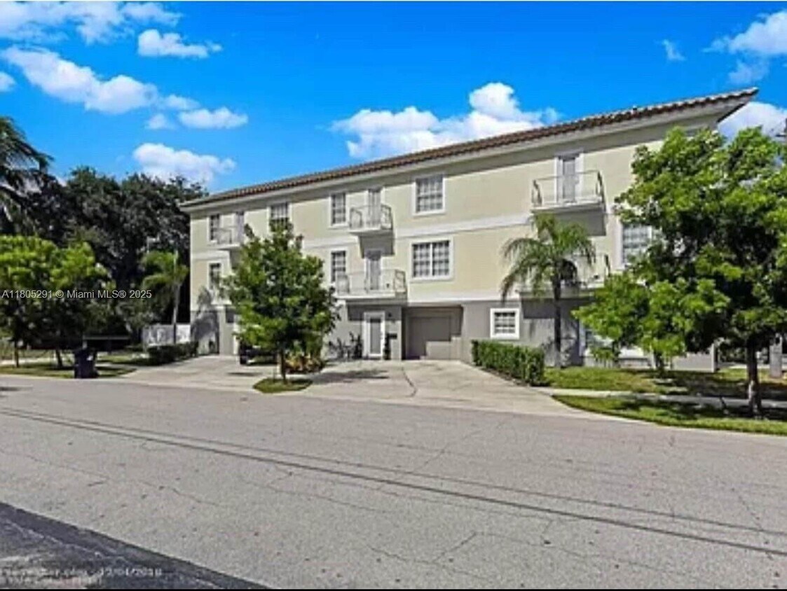 Photo - 725 SE 14th Ct (Fort Lauderdale, FL)