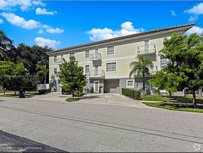 Building Photo - 725 SE 14th Ct Rental