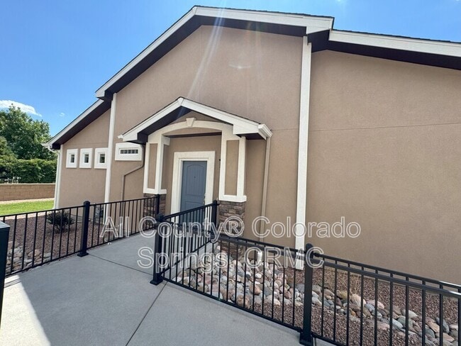 Photo - 758 Thimbleberry Point