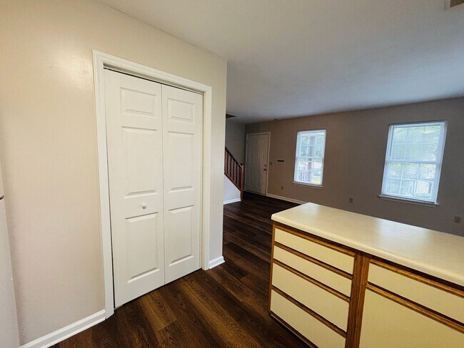 Photo - 876 Patrick Henry Dr