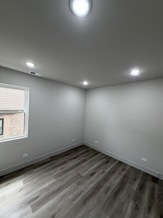 6603 S Langley Ave Unit 2