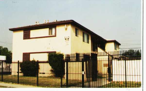 Photo - 2005 E Alondra Blvd Apartments