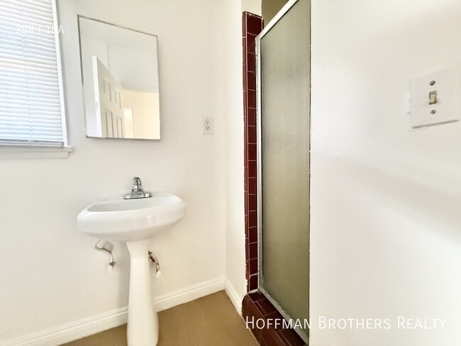 Photo - 902 Alandele Ave