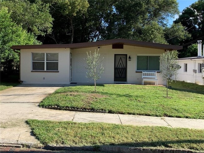 Building Photo - 550 Pent St