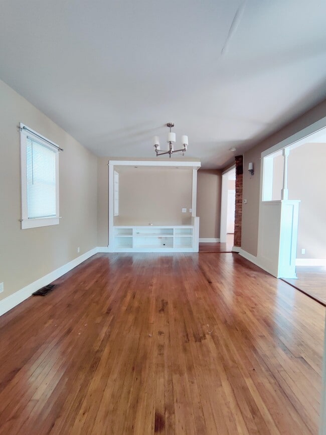 Photo - 320 S Green St