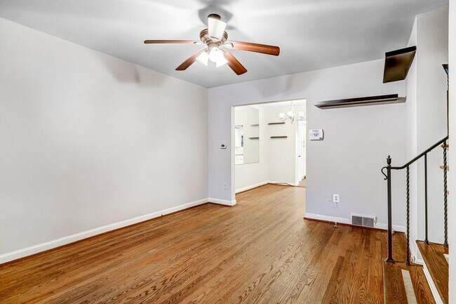 Photo - 3351 Clay St NE