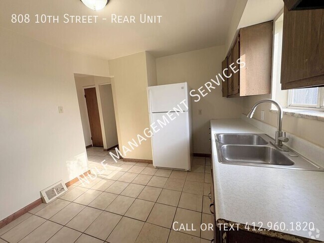 Building Photo - 2 Bed, 1 Bath House in Stowe Township Unit Rear