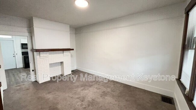 Photo - 709 Woodward Ave