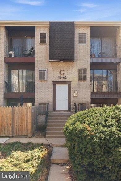 Building Photo - 8030-8000 Ditman St Unit 40G