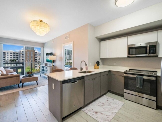 Building Photo - 321 NE 26th St Unit 617