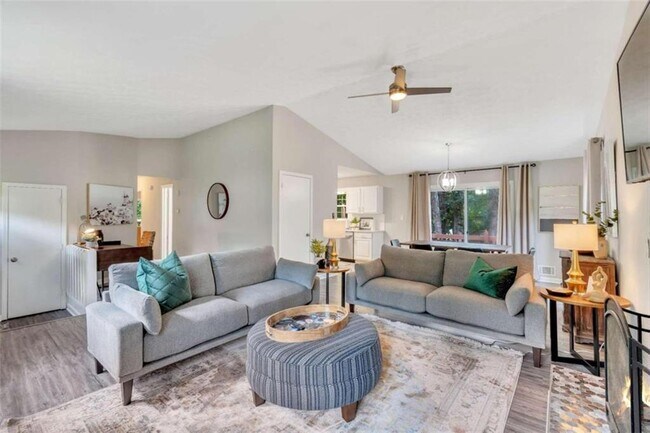 302 Hidden Ct