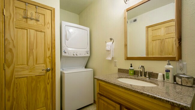 Photo - 1484 Willow Loop