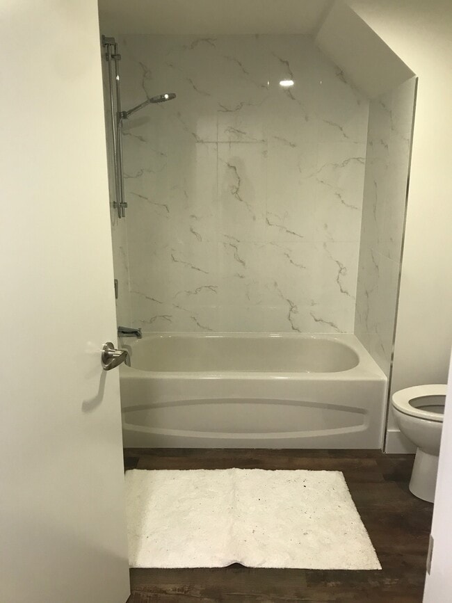 Photo - Large, Bright West Facing Studio Unit 503