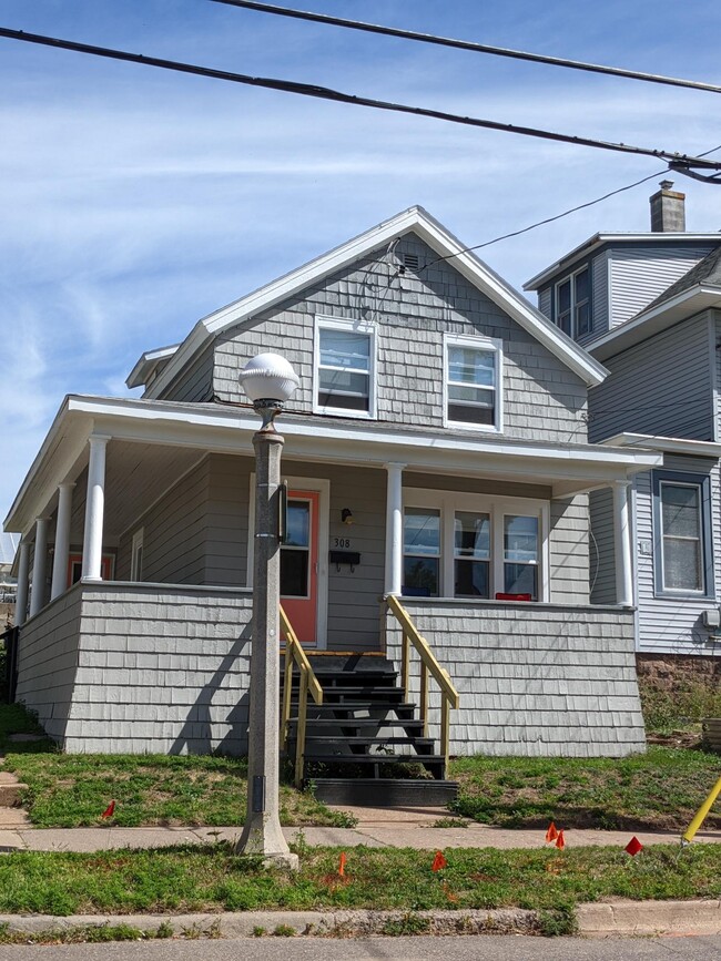 Photo - 308 W Bluff St House