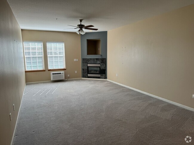 Building Photo - Beautiful 1BR Condo in Desirable Hunter's ... Unit 229