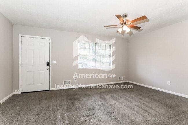 Photo - 229 W Canterbury Dr