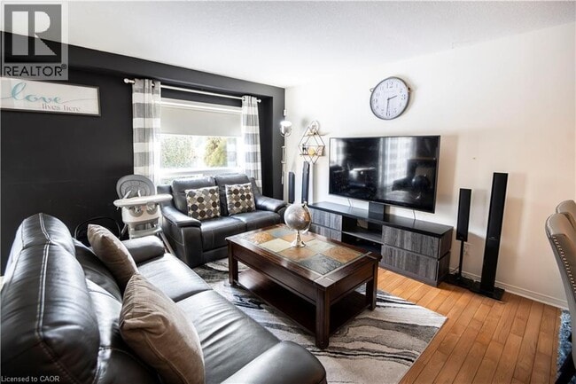 Photo - 147 Dubrick Crescent