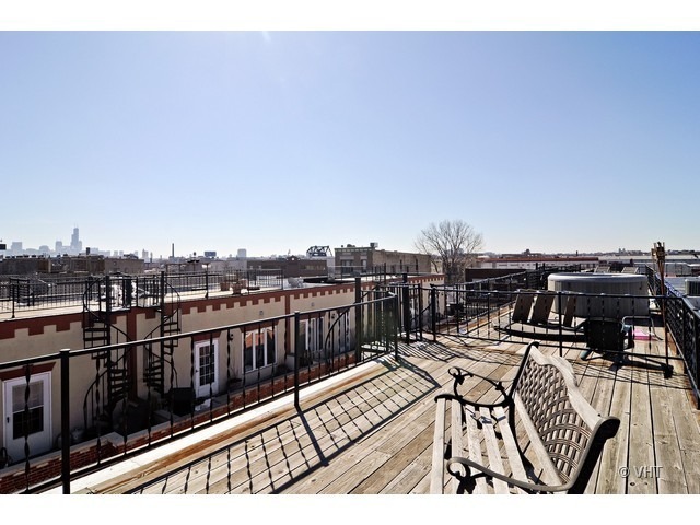 Rooftop Deck - 2429 N Clybourn Ave Casa Adosada