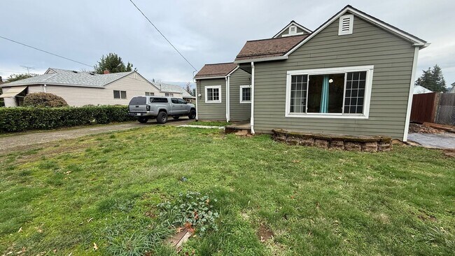 Photo - Spacious 3 bed 1 bath, big yard, pets ok, ...