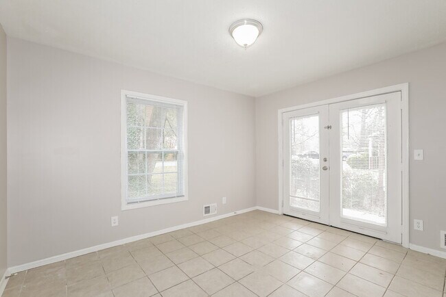 Photo - 1747 Glenn Pl