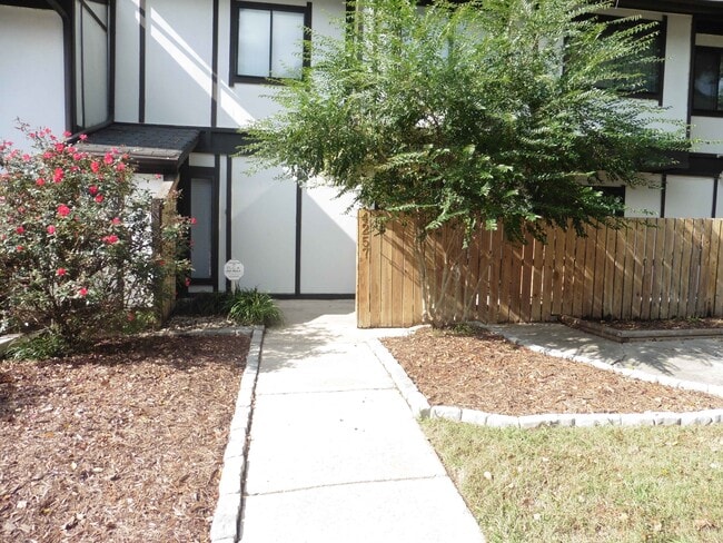 Building Photo - 4257 Lake Ridge Dr Unit 2 Rental