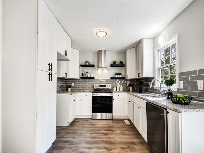 Photo - 5046 Nebo Rd