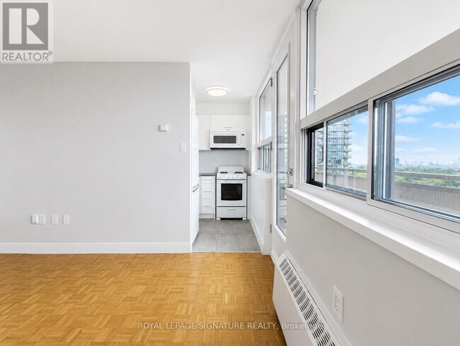 Photo - 1500 Bathurst St Unit 1201