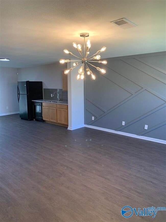 Photo - 148 Whitestone Dr NE