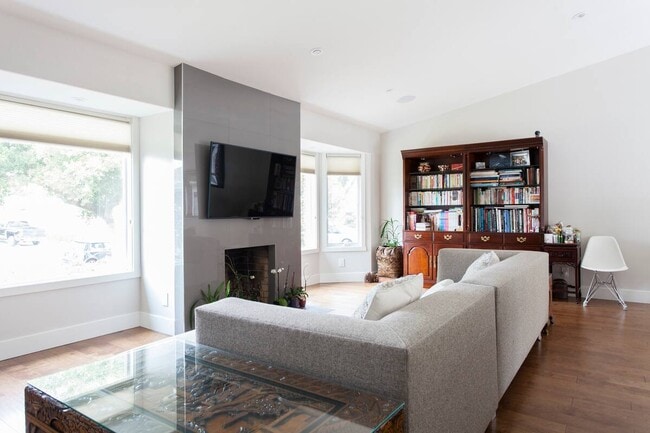 Photo - 915 Helen Dr