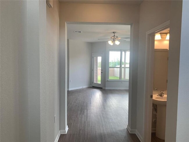 Photo - 917 Fortrose Ter