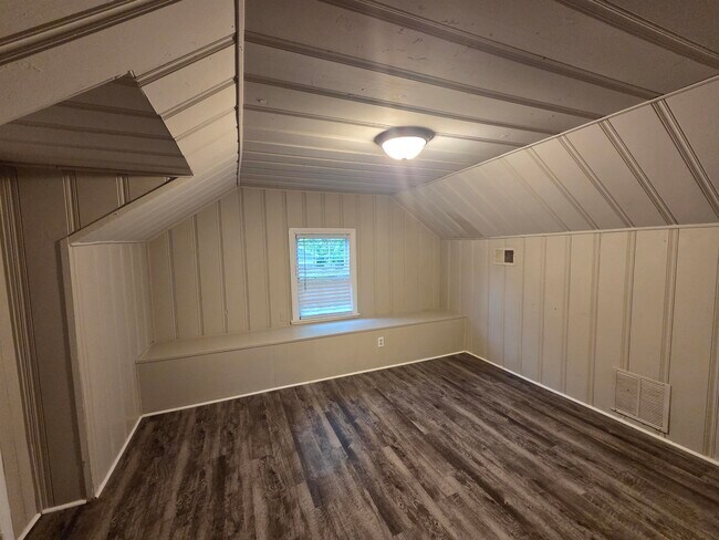 Photo - 983 Brower St