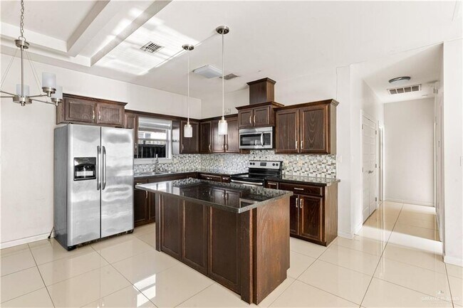 13 West Dr Unit 4