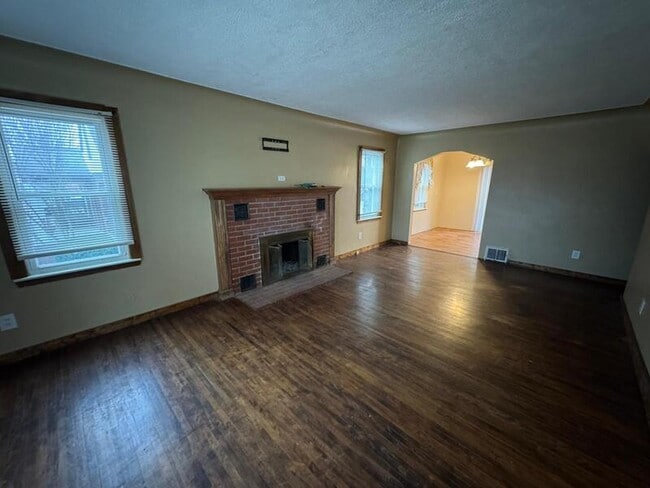 Photo - 11478 Engleman Rd