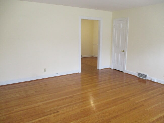 Building Photo - 2721 Brownsboro Rd Unit 2