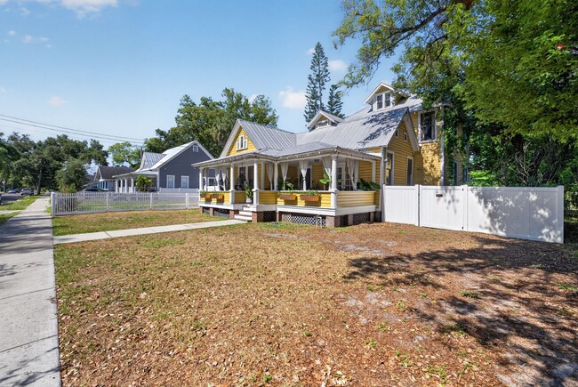 Photo - Stunning 4-bedroom home in Tampa! (Bonus room)