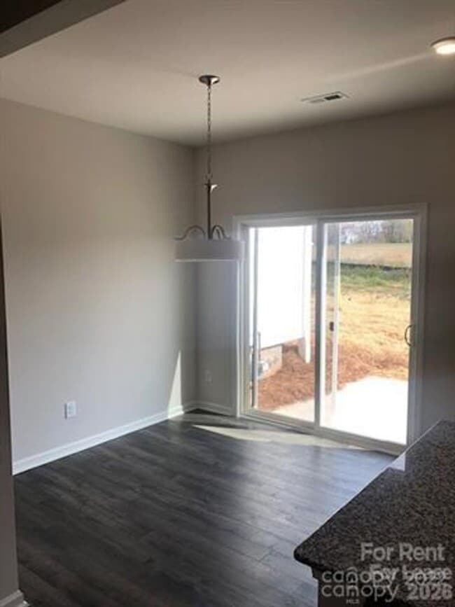 Photo - 3 bedroom townhome available now!