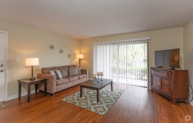 1HAB, 1BA - 640 ft² pisos símil madera