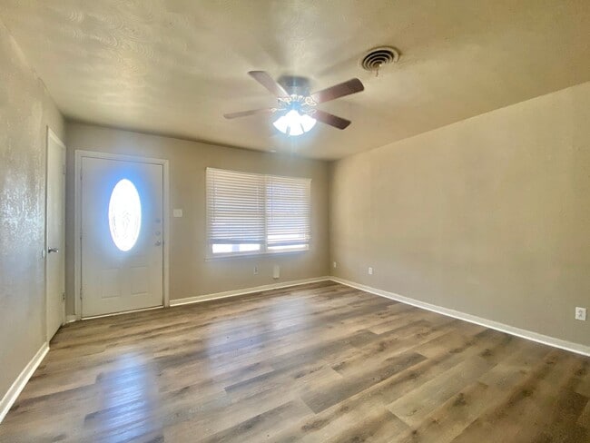 Photo - Great 3 bed 2bath 1 car garage now available