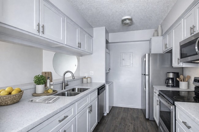 Photo - Falcon Point Apartments